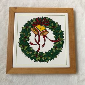 Tile Trivet with Wreath Design